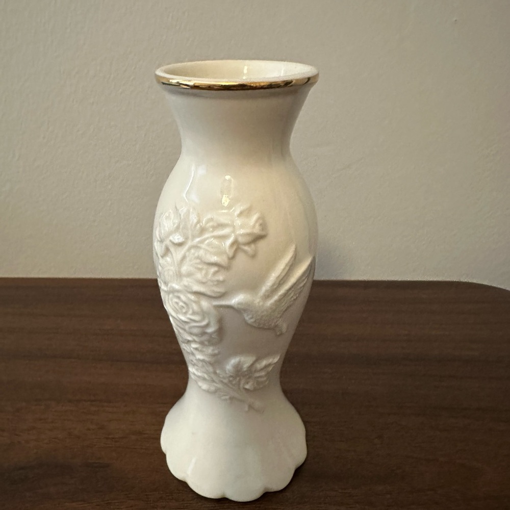 Lenox Cream hummingbird bud  vase with Gold Trim 6” vintage